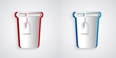 Gri arka planda izole edilmiş çay poşeti ikonu olan kağıt kesiği bardağı. Kağıt sanatı tarzı. Vektör