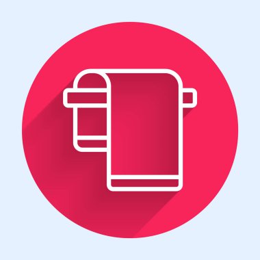 Askı simgesinde beyaz çizgi havlusu uzun gölge arkaplanı ile izole edilmiş. Banyo havlusu ikonu. Kırmızı daire düğmesi. Vektör