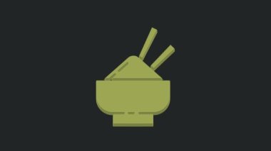 Siyah arka planda izole edilmiş yemek çubuğu ikonu olan bir kasede yeşil pirinç. Geleneksel Asya yemekleri. 4K Video hareketli grafik canlandırması.