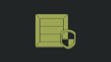 Siyah arka planda kalkan simgesi olan yeşil paket güvenliği. Teslimat sigortası. Kalkanın ötesinde sigorta kutuları var. 4K Video hareketli grafik canlandırması.