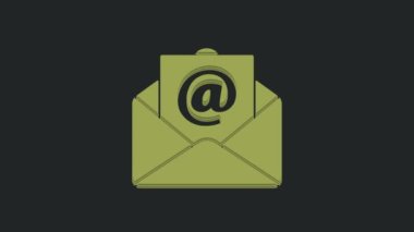 Siyah arkaplanda yeşil posta ve e-posta simgesi izole edildi. Zarf sembolü e-postası. E- posta kodu. 4K Video hareketli grafik canlandırması.