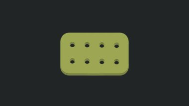 Siyah arka planda, su toplayan yeşil haplar izole edilmiş. İlaç paketi. Tablet, vitamin, antibiyotik, aspirin. 4K Video hareketli grafik canlandırması.