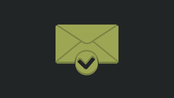 緑色のエンベロープと黒の背景にあるマークアイコンをチェックします 成功した電子メールの配信 電子メールの配信確認 4Kビデオモーショングラフィックアニメーション — ストック動画