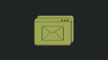 Yeşil web sitesi ve zarf, yeni mesaj, siyah arkaplanda izole edilmiş posta simgesi. E-posta bültenleri, başlıklar, blog yazıları için kullanım. 4K Video hareketli grafik canlandırması.