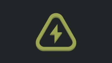 Yeşil Yüksek voltaj ikonu siyah arkaplanda izole edildi. Tehlike sembolü. Üçgendeki ok. Uyarı simgesi. 4K Video hareketli grafik canlandırması.