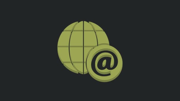 黒の背景に隔離されたメールと電子メールのアイコンを持つ緑の地球の地球 記号メールを封筒に入れます メールメッセージのサイン 4Kビデオモーショングラフィックアニメーション — ストック動画