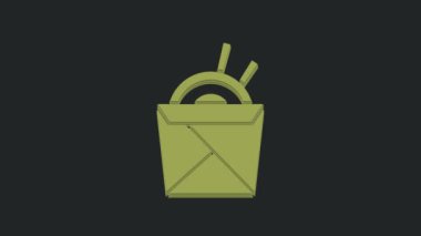 Karton kutuda yeşil Asya erişteleri ve siyah arka planda izole edilmiş yemek çubukları ikonu. Sokak yemeği. Kore, Japon, Çin yemekleri. 4K Video hareketli grafik canlandırması.