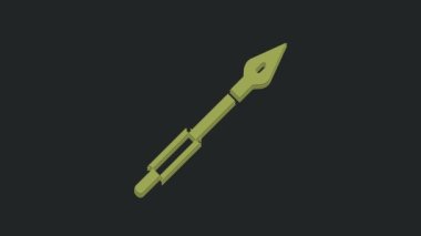 Siyah arkaplanda yeşil ortaçağ mızrak ikonu izole edildi. Ortaçağ silahı. 4K Video hareketli grafik canlandırması.