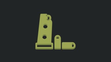 Yeşil Silah şarjörü ve siyah arka planda izole edilmiş kurşun ikonu. 4K Video hareketli grafik canlandırması.