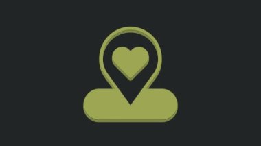 Siyah arkaplanda kalp simgesi olan yeşil harita işaretçisi. Sevgililer Günü. Aşk yeri. Romantik harita iğnesi. 4K Video hareketli grafik canlandırması.