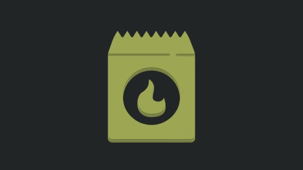 Зеленый Шашлычный Угольный Мешок Выделенный Черном Фоне Видеографическая Анимация — стоковое видео