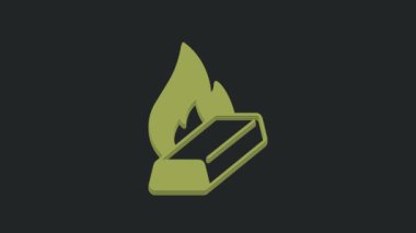 Yeşil erimiş altın siyah zemin üzerine izole edilmiş ikon dökülüyor. Kepçeden erimiş metal döküldü. 4K Video hareketli grafik canlandırması.