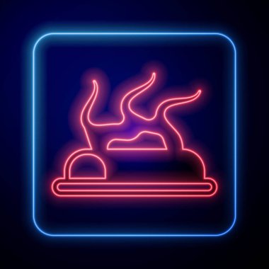 Parlayan neon kamp ateşi simgesi siyah arkaplanda izole edildi. Odunla yanan şenlik ateşi. Vektör