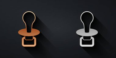 Altın ve gümüş bebek emziği simgesi siyah arka planda izole edildi. Çocuk oyuncağı. Uzun gölge tarzı. Vektör.