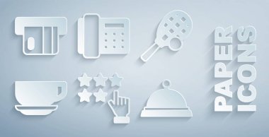 Tenis raketi, top kahve fincanı, tepsi kaplı yemek, telefon ve kredi kartı ikonu. Vektör.