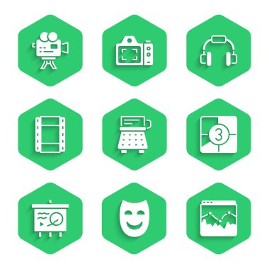 Retro daktilo, Komedi Maskesi, Müzik Dalga Dengeleyici, Eski Film Geri Sayım Çerçevesi, Kara tahtada Senaryo, Play Video, Kulaklık ve Kamera ikonu. Vektör