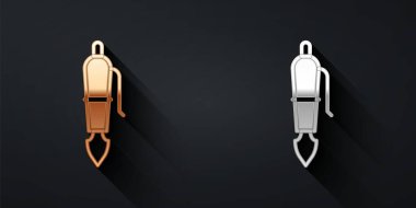 Altın ve gümüş dolma kalem ucu simgesi siyah arkaplanda izole edilmiş. Kalem aleti işareti. Uzun gölge tarzı. Vektör.