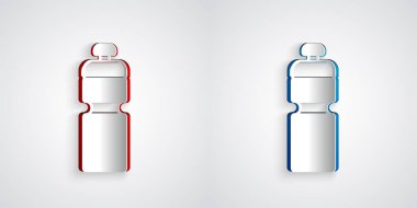 Kağıt kesiği Fitness Titreşim simgesi gri arkaplanda izole edildi. Su ve protein kokteylleri için kapaklı spor karıştırıcı şişesi. Kağıt sanatı tarzı. Vektör.