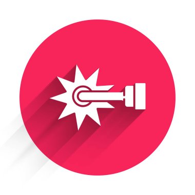 Uzun gölgeli, çizme ikonu için beyaz kovboy ata binme dürtüsü. Kırmızı daire düğmesi. Vektör.