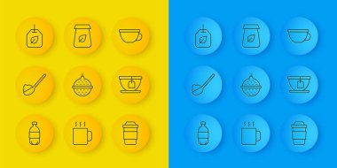 Bir şişe su, şekerli kaşık, çay süzgeci, fincan, poşet, çay yaprağı ve ambalaj ikonu. Vektör