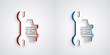 Kağıt kesiği araba servis simgesi gri arkaplanda izole edildi. Otomobil tamircisi. Tamirci oto tamircisi. Bakım tabelası. Kağıt sanatı tarzı. Vektör