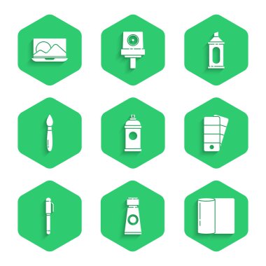 Boya spreyi kutusu, boya paletli tüp, kağıt havlu rulosu, palet, kalem, fırça, keçeli kalem ve dizüstü bilgisayar simgesi. Vektör