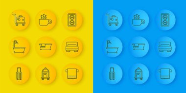 Sıralı bavul, duşlu küvet, askıda havlu, otel odası yatağı, kaldırma ve kahve bardağı ikonu. Vektör