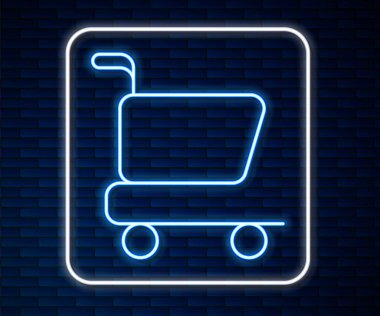 Parlayan neon hattı alışveriş arabası simgesi tuğla duvar arkasında izole edilmiş. İnternetten satın alma konsepti. Servis tabelası. Süpermarket sepeti sembolü. Vektör