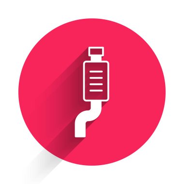 Beyaz Araba susturucusu simgesi uzun gölgeli. Egzoz borusu. Kırmızı daire düğmesi. Vektör