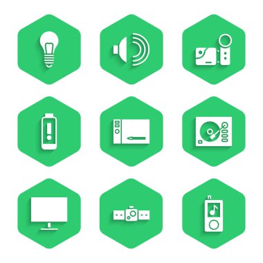 Grafik tablet, Smartwatch, Müzik çalar, Vinil, Bilgisayar monitörü, Batarya şarj seviyesi göstergesi, Sinema kamerası ve fikir simgesine sahip ampulü ayarlayın. Vektör