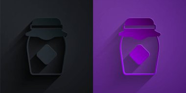 Kağıt kesiği bal ikonu kavanozu mor arka planda siyah üzerine izole edilmiş. Yiyecek bankası. Tatlı doğal gıda sembolü. Kağıt sanatı tarzı. Vektör