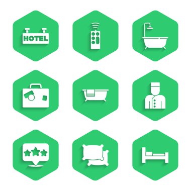 Küvet, yastık, otel odası yatağı, kapıcı, beş yıldızlı değerlendirme, bavullu, duşlu ve yazılı mesaj ikonlu. Vektör