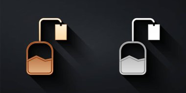 Siyah arkaplanda altın ve gümüş çay poşeti ikonu var. Uzun gölge tarzı. Vektör