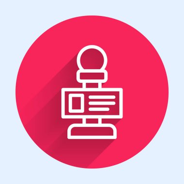 Beyaz çizgi mikrofon simgesi uzun gölge arkaplanı ile izole edildi. Radyodaki mikrofondan. Sözcü işareti. Kırmızı daire düğmesi. Vektör