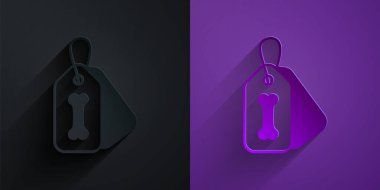 İsim etiketli kağıt kesiği köpek tasması ve mor arka planda siyah üzerine izole edilmiş kemik plağı simgesi. Evcil hayvan malzemeleri. Kedi köpek bakımı. Evcil köpek zincirleri. Kağıt sanatı tarzı. Vektör