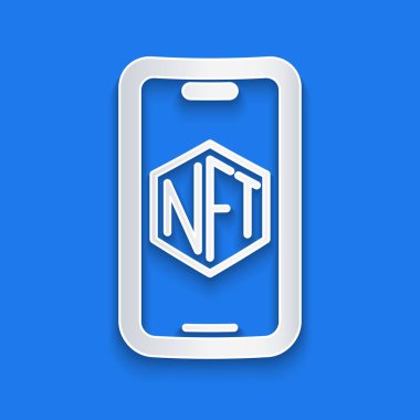 Kağıt kesimi Mobil, mavi arka planda izole edilmiş bir uygulama simgesi. Şifreli para için NFT jetonu satma teknolojisi. Para iadesi olmayan jeton. Kağıt sanatı tarzı. Vektör