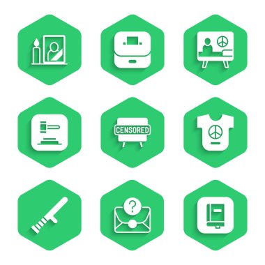 Sansürlü pul, soru işaretli zarf, hukuk kitabı, barış, polis kauçuk copu, yargıç tokmağı ve fotoğraf çerçevesi ikonu. Vektör