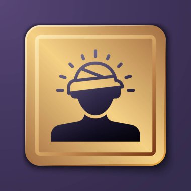 Mor beyin sarsıntısı, baş ağrısı, baş dönmesi, mor arka planda izole edilmiş migren ikonu. Altın kare düğme. Vektör