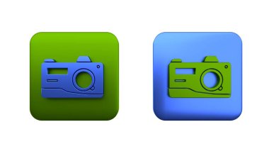 Beyaz arkaplanda renkli fotoğraf makinesi simgesi izole edildi. Fotoğraf makinesi simgesi. Kare düğmesi. 3 Boyutlu resimleme