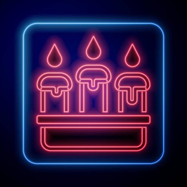 Siyah arkaplanda izole edilmiş, şamdan simgesinde parlayan neon yanan mum. Silindirik mum çubuğu ve yanan ateş. Vektör.