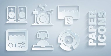 DJ 'i müzik, müzik dalgası eşitleyicisi, davul makinesi, vinil disk, davul ve stereo hoparlör ikonu çalarken ayarla. Vektör