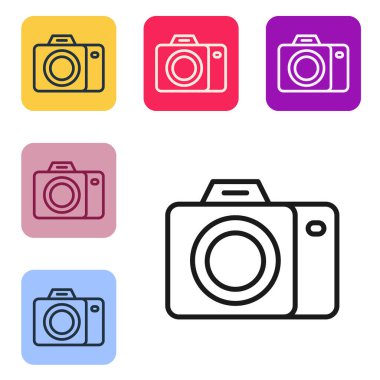 Siyah çizgi fotoğraf makinesi simgesi beyaz arkaplanda izole edildi. Foto kamera. Dijital fotoğrafçılık. Renkli kare düğmelerle simgeleri ayarla. Vektör