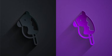 Kağıt kesiği oyuncak at simgesi, mor arka planda siyah üzerine izole edilmiş. Kağıt sanatı tarzı. Vektör.