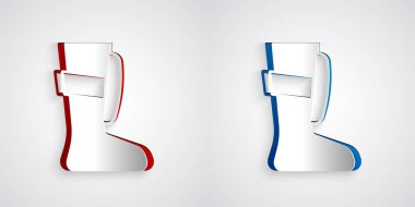 Kağıt kesiği spor ayakkabı ikonu gri arka planda izole. Güreş ayakkabıları. Kağıt sanatı tarzı. Vektör.