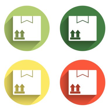 Karton kutucuğu trafik sembolü simgesiyle uzun gölge arkaplanı ile izole et. Kutu, paket, paket. Teslimat, ulaşım ve nakliye. Renkli daire düğmesi. Vektör.