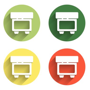 Elektrik koruma bileşeni simgesini uzun gölge arkaplanı ile izole et. Eriyen koruyucu fitil. Renkli daire düğmesi. Vektör.