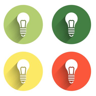 Fikir simgesi kavramına sahip ampulü uzun gölge arkaplanı ile izole et. Enerji ve fikir sembolü. İlham konsepti. Renkli daire düğmesi. Vektör.
