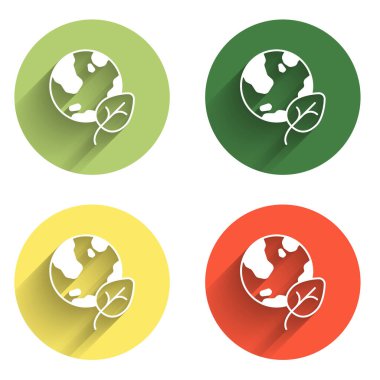 Dünya küresi ve yaprak simgesini uzun gölge arkaplanı ile izole et. Dünya ya da Dünya işareti. Geometrik şekiller. Çevresel konsept. Renkli daire düğmesi. Vektör.