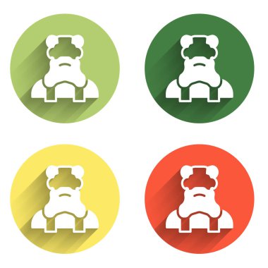 Rahip simgesini uzun gölge arkaplanı ile izole et. Renkli daire düğmesi. Vektör.