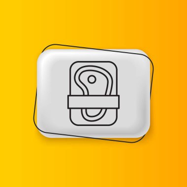 Sarı arka planda siyah et ambalajlı biftek ikonu var. Plastik pakette taze biftek. Organik ürün. Gümüş dikdörtgen düğme. Vektör.